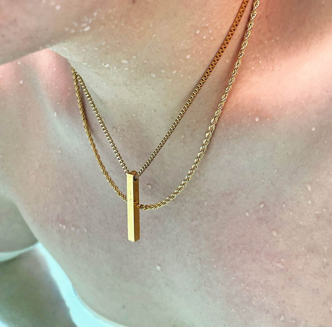 GOLD BAR PENDANT NECKLACE