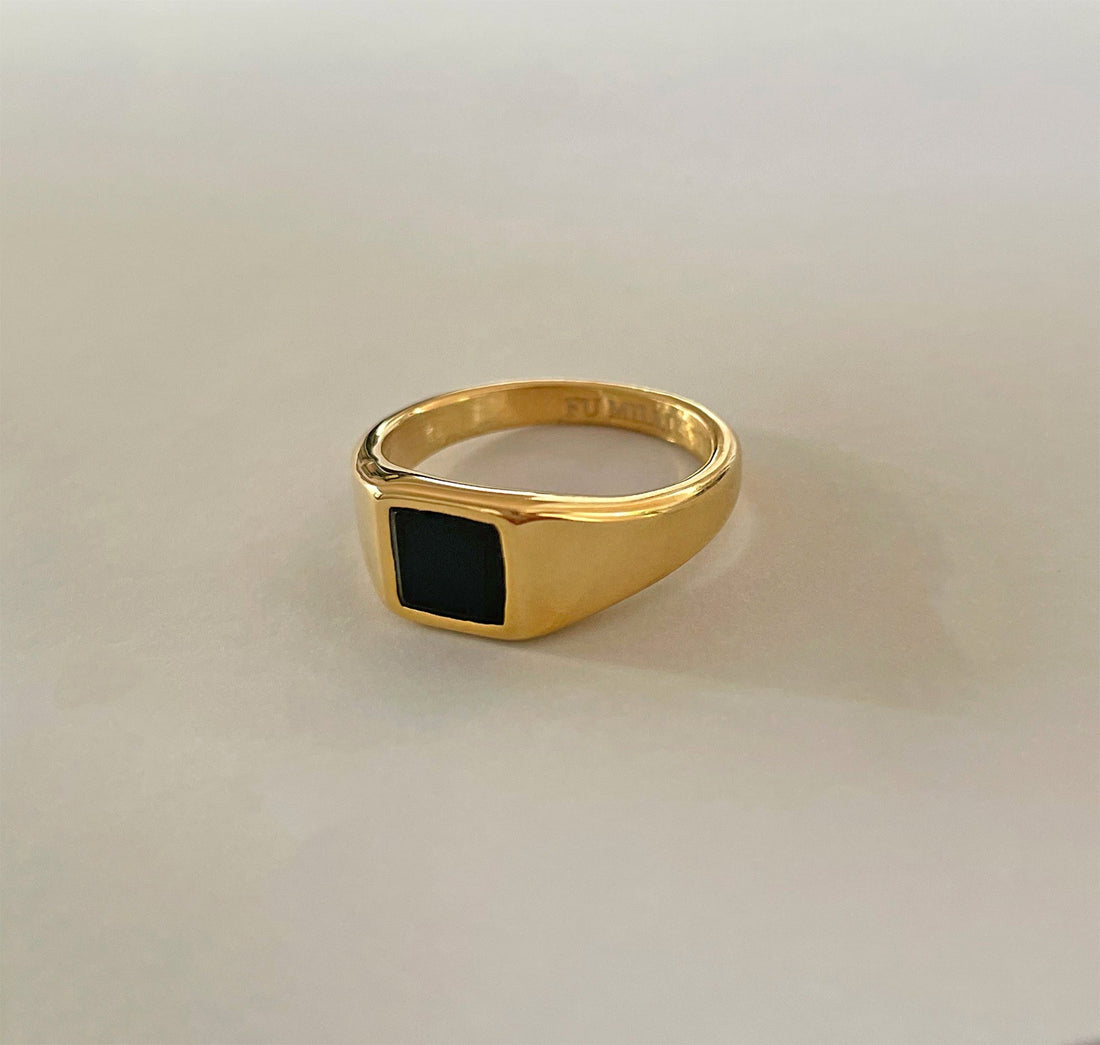 gold-black-onyx-signet-ring-mens-waterproof-rings