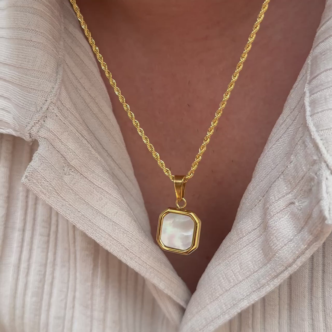 GOLD SQUARE PEARL DISC PENDANT NECKLACE